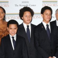 "EU tiene que cambiar": Robert De Niro, padre de seis hijos birraciales